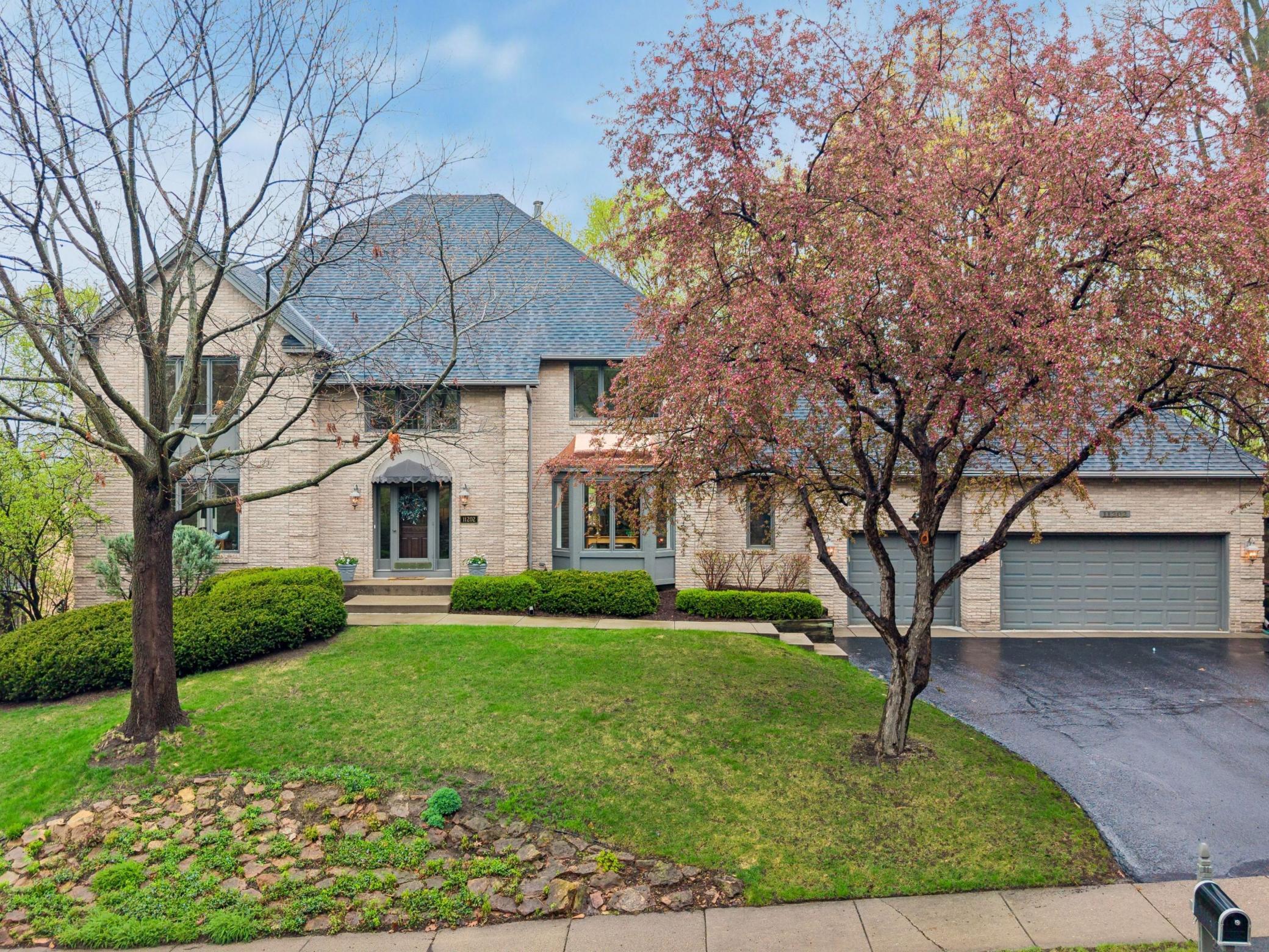 11202 Mt Curve Road Eden Prairie, MN 55347 - Photo 5 of 61