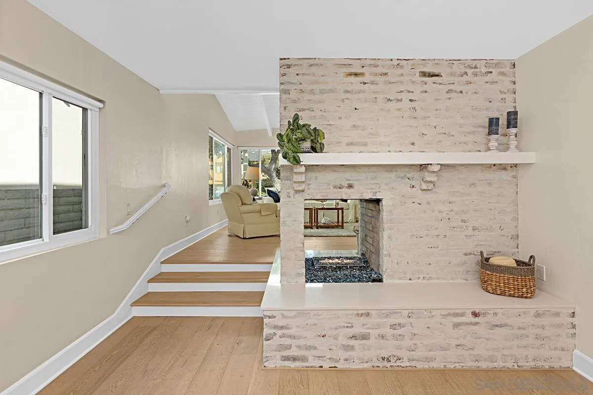 104 I Avenue Coronado, CA 92118 - Photo 4 of 34