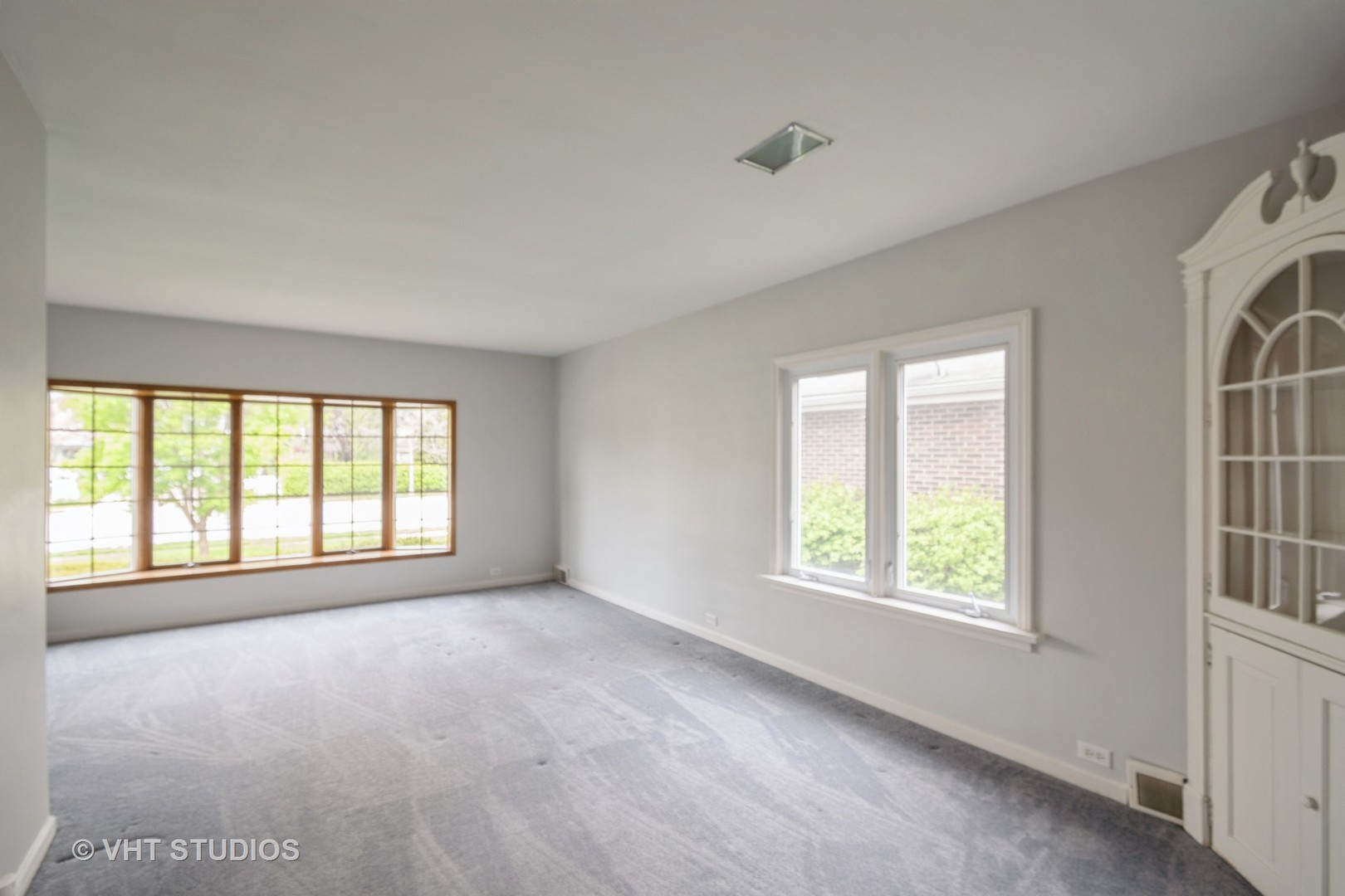 1657 Ridge Road Homewood, IL 60430 - Photo 5 of 19 a view of an empty room with a window