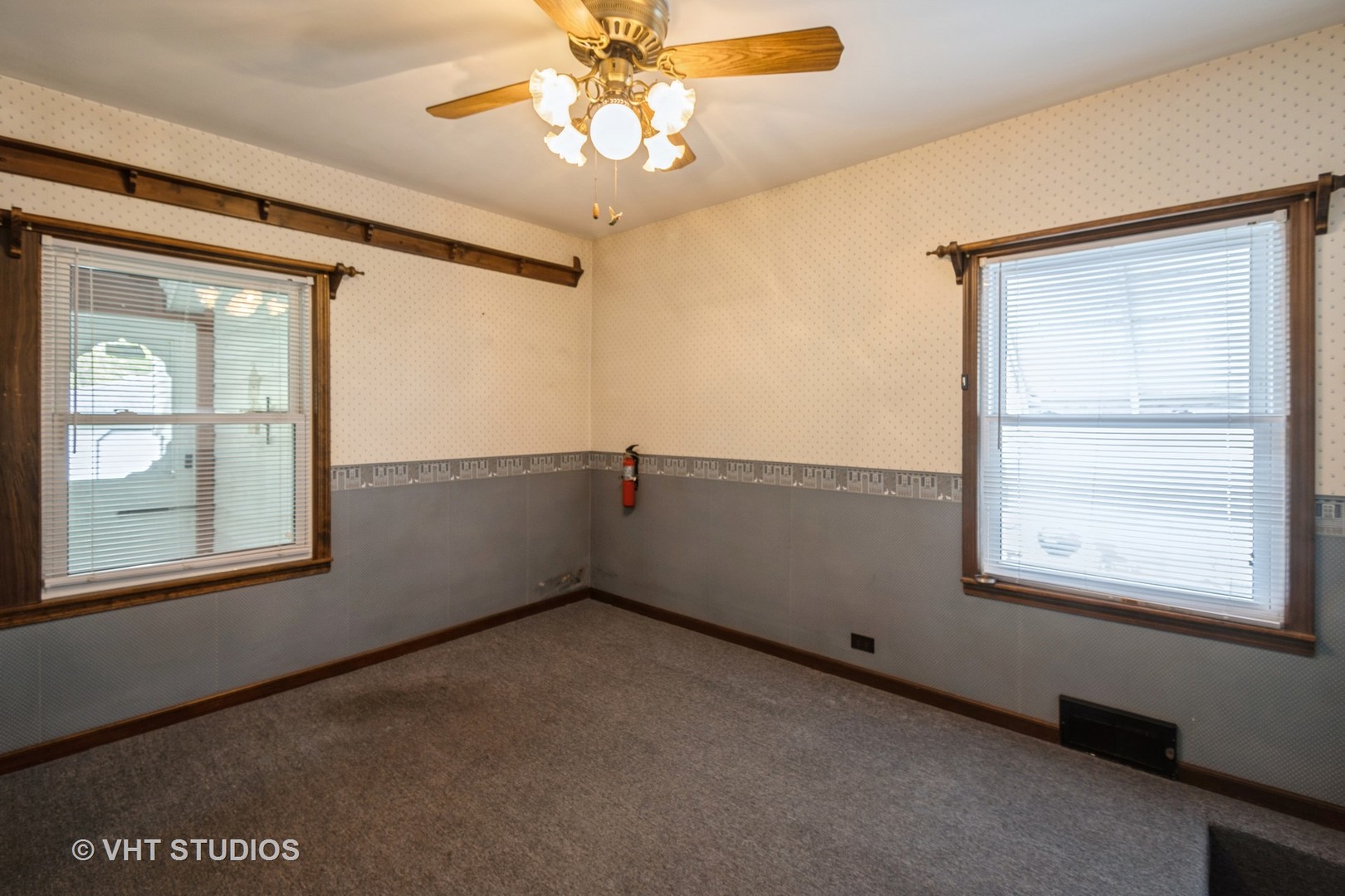 1657 Ridge Road Homewood, IL 60430 - Photo 8 of 19 a view of an empty room with a window