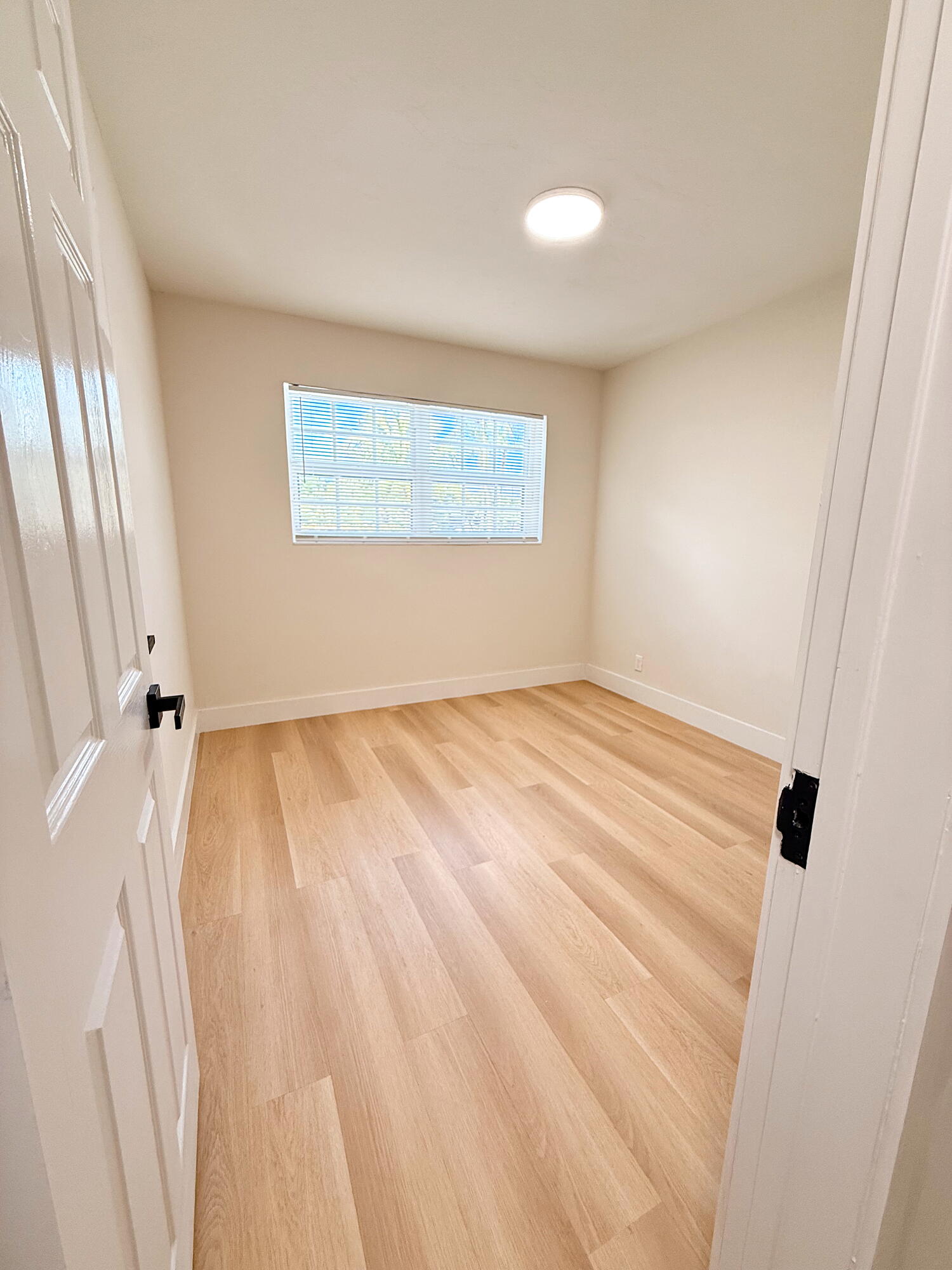 1084 Southwest 4th Avenue Pompano Beach, FL 33060 - Photo 27 of 35 a view of room