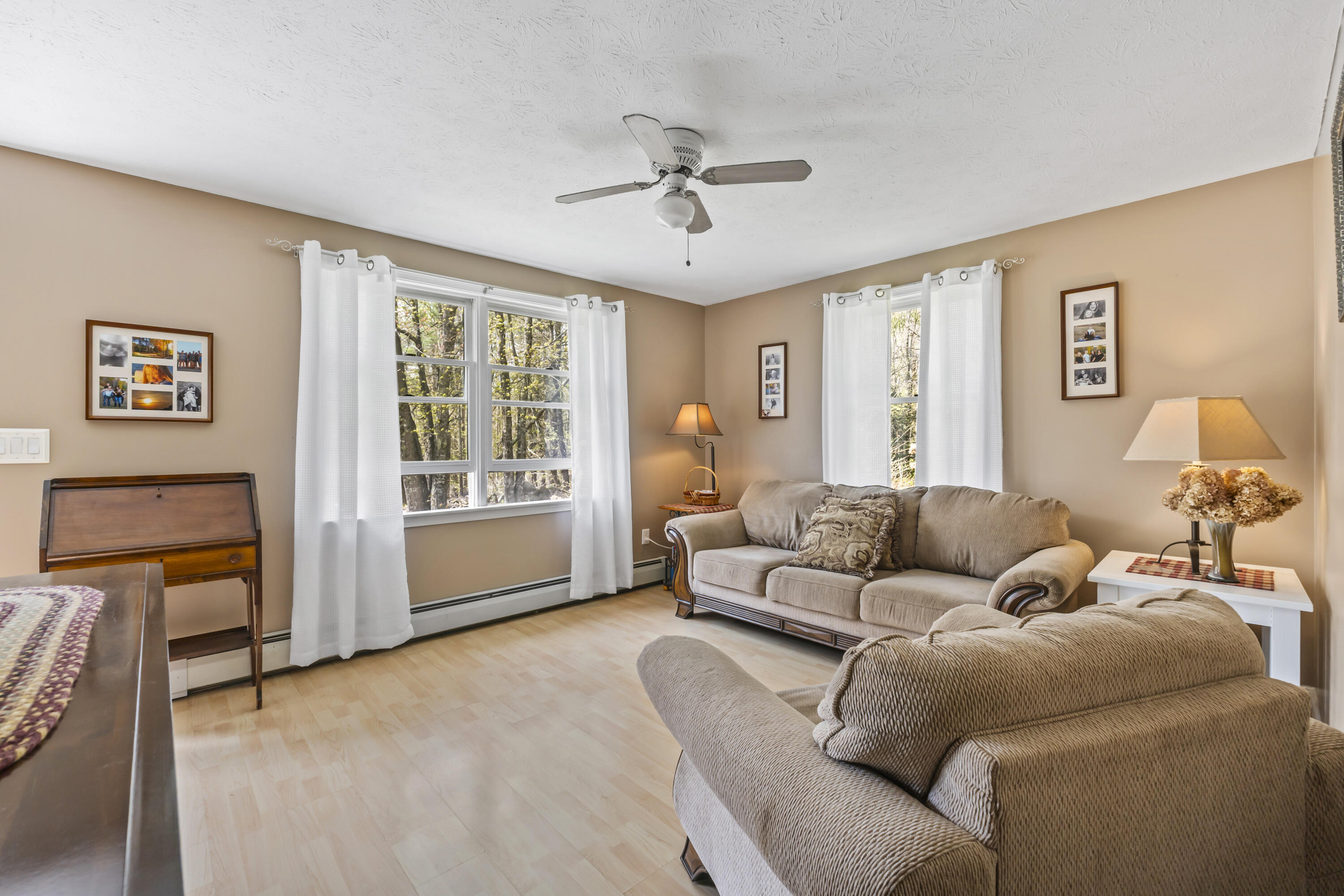 14 Wogan Road Raymond, ME 04071 - Photo 12 of 40 14 Wogan Road Living Room