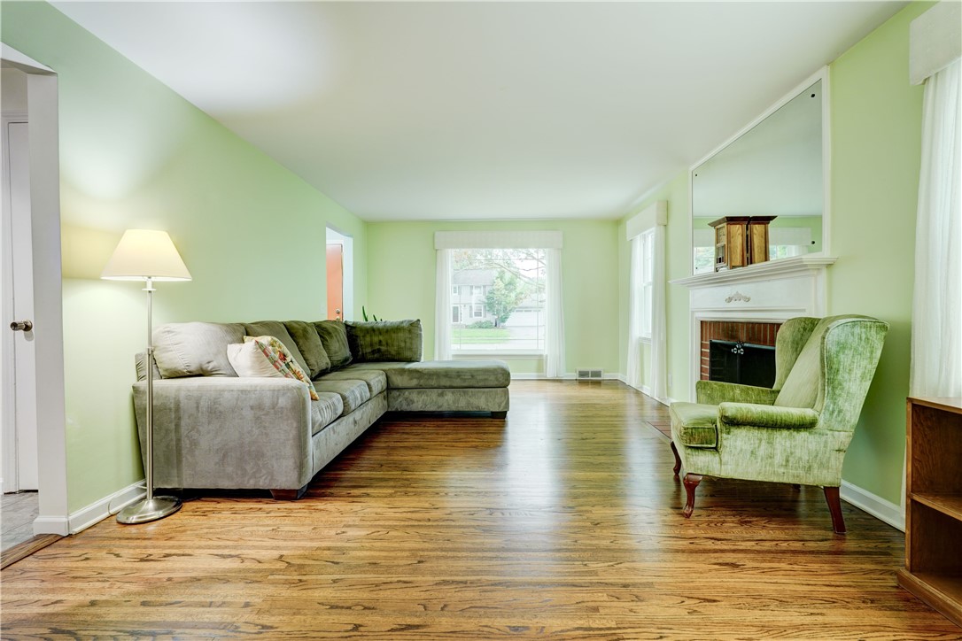248 Wyndham Road Irondequoit, NY 14609 - Photo 6 of 32