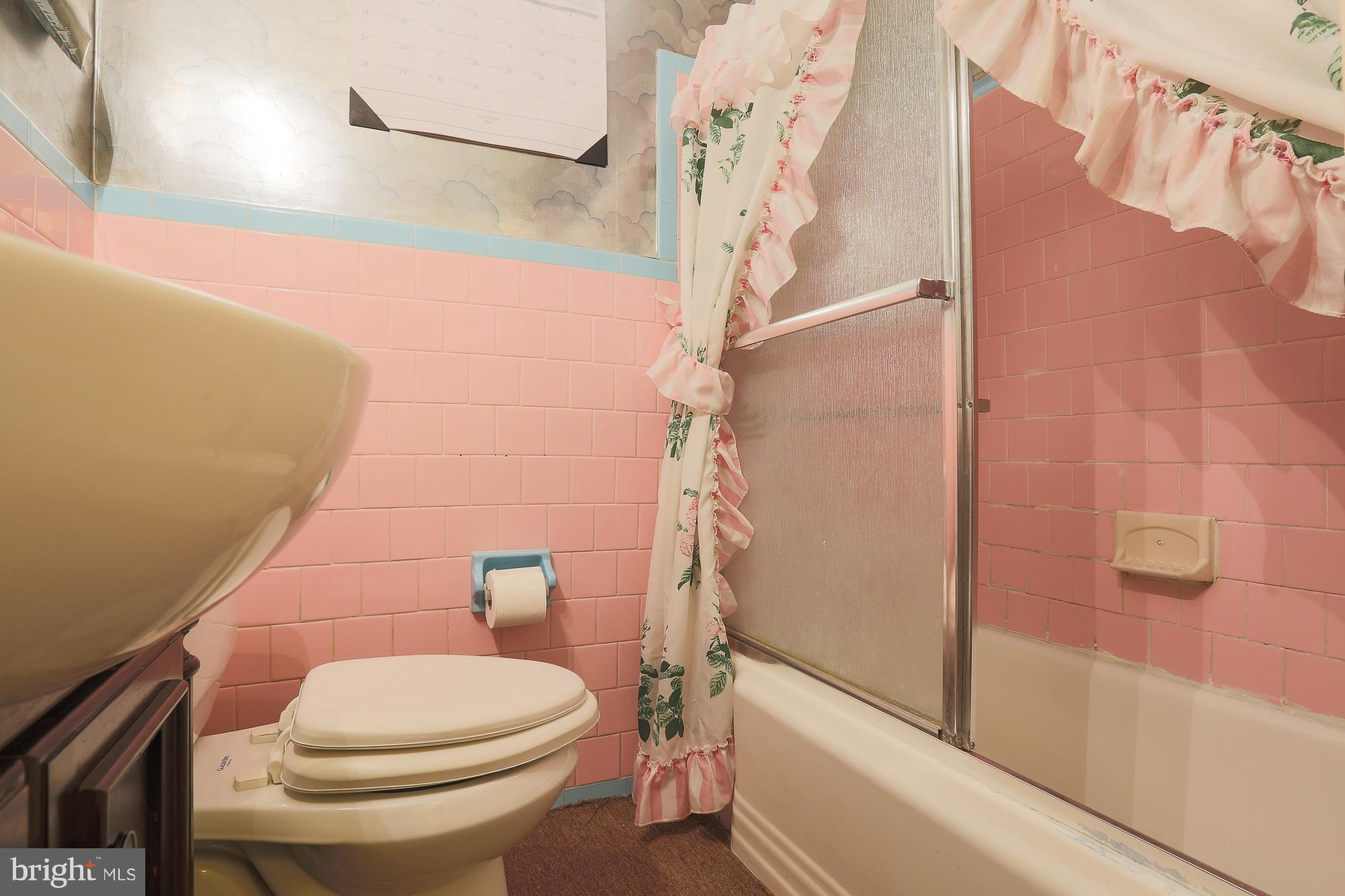 4119 Crest Heights Road Baltimore, MD 21215 - Photo 21 of 32 a bathroom with a toilet and a shower