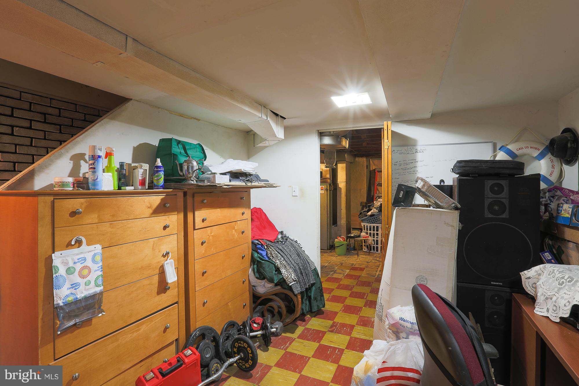 4119 Crest Heights Road Baltimore, MD 21215 - Photo 25 of 32 a utility room with dryer and washer