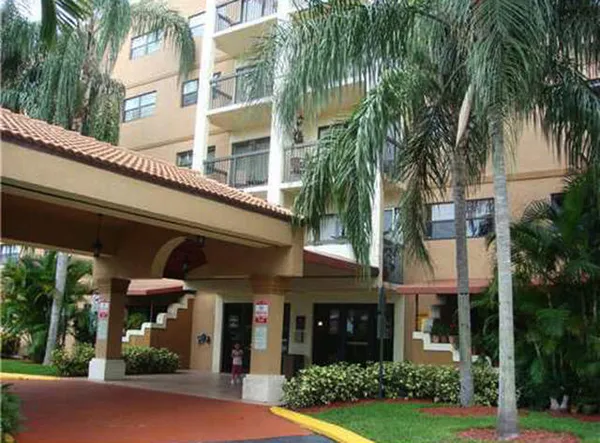 $1,750 | 701 Northwest 19th Street, Unit 408, Fort Lauderdale, FL 33311