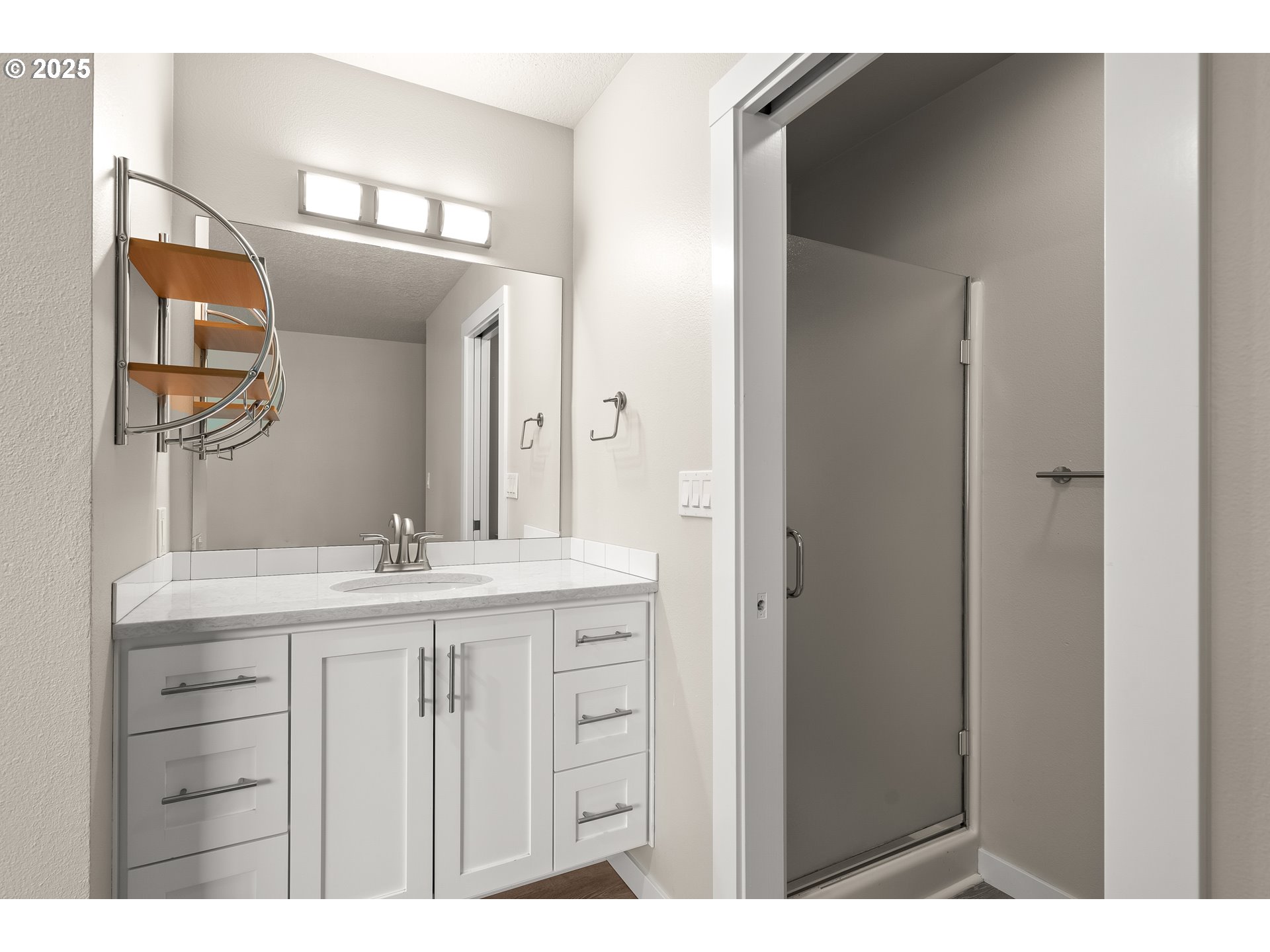 6233 Meridian Circle West Linn, OR 97068 - Photo 20 of 23 Bathroom, Attached