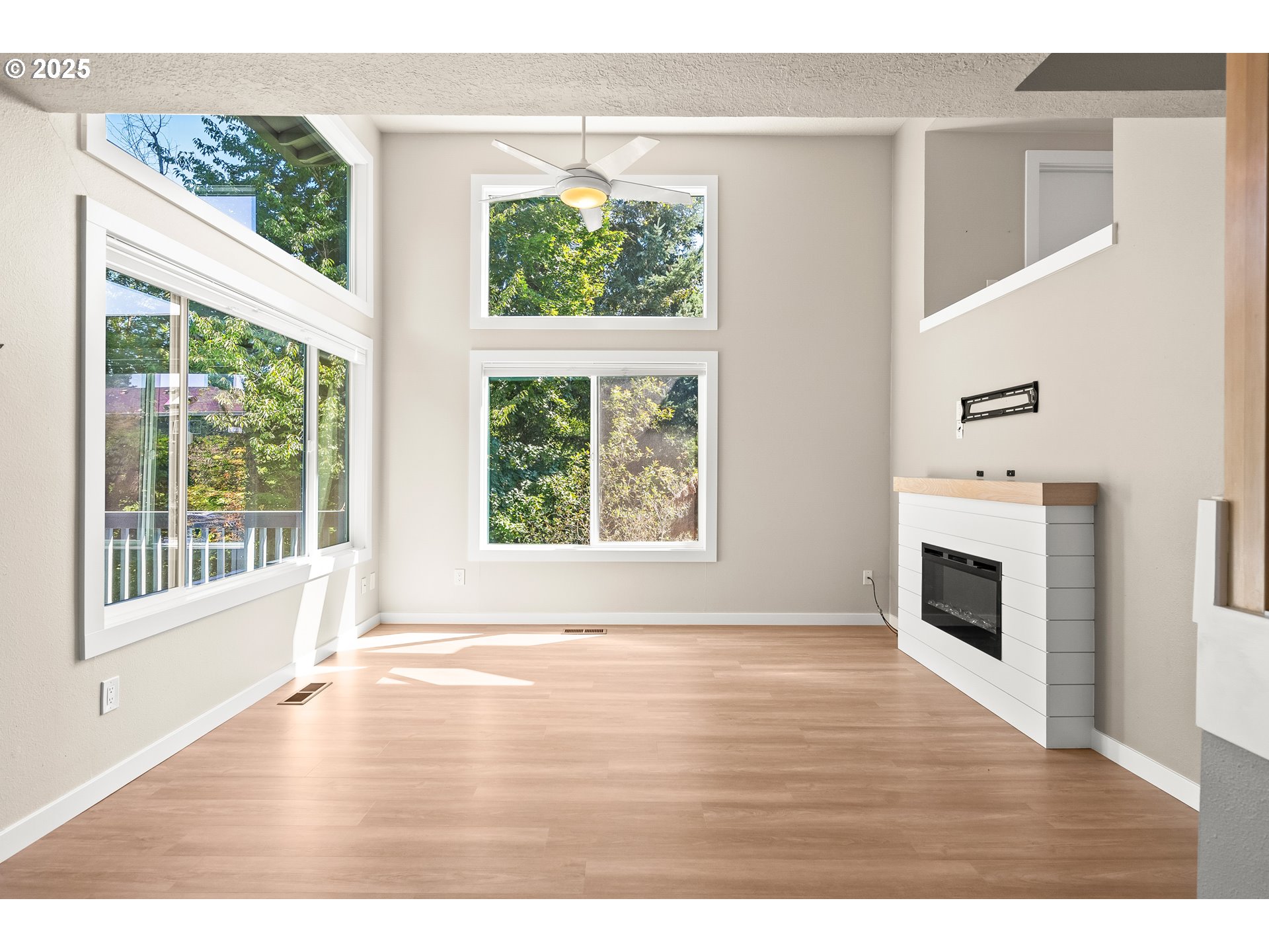 6233 Meridian Circle West Linn, OR 97068 - Photo 4 of 23