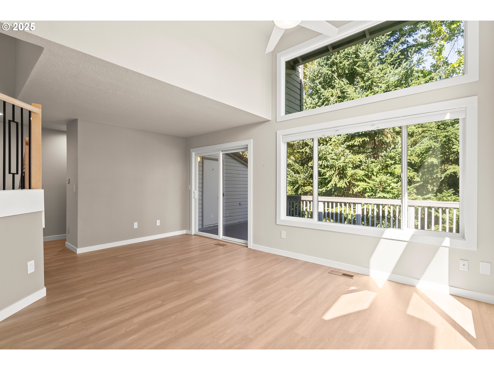 6233 Meridian Circle West Linn, OR 97068 - Photo 7 of 23 Living Room