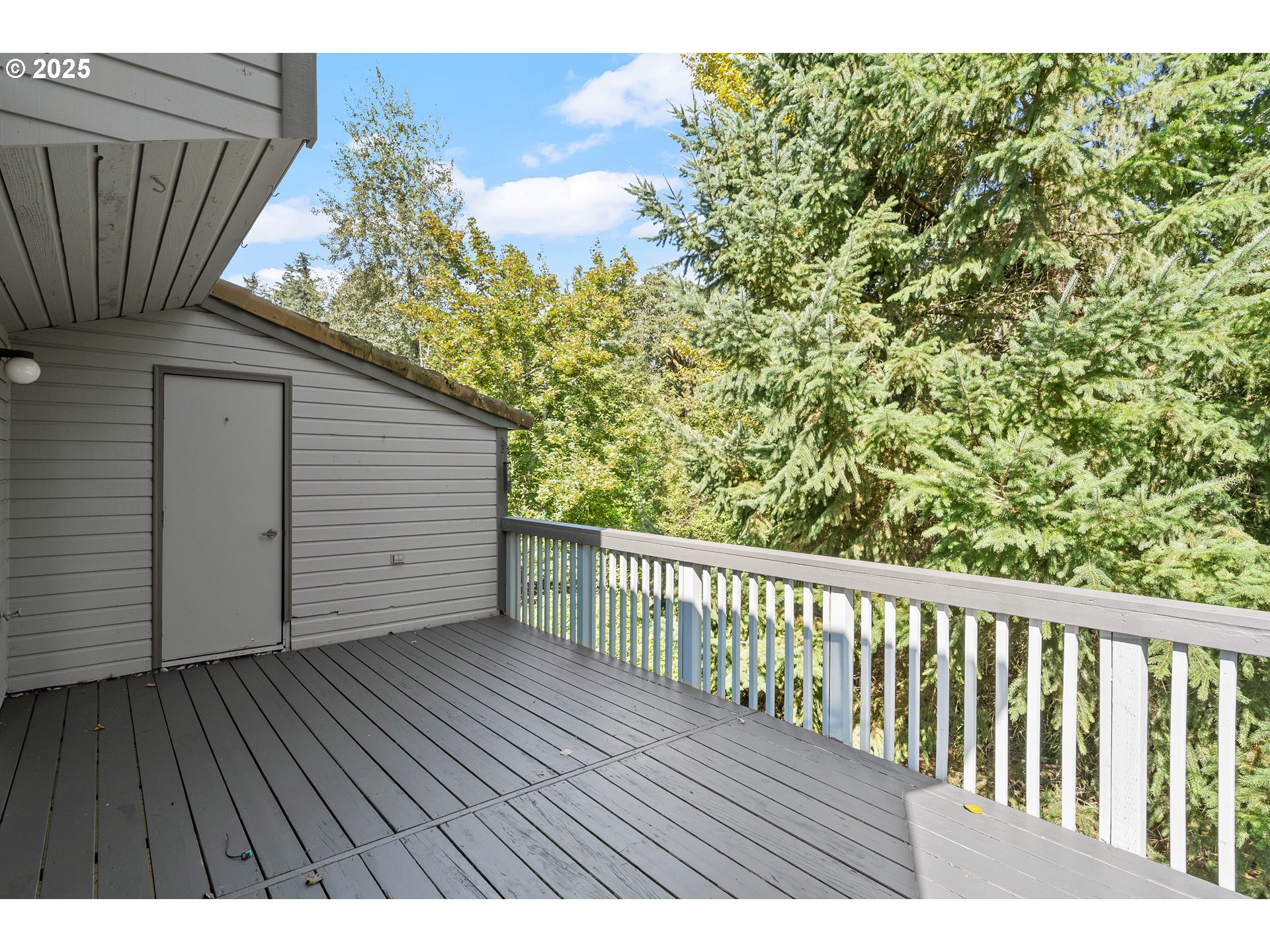 6233 Meridian Circle West Linn, OR 97068 - Photo 8 of 23 Deck