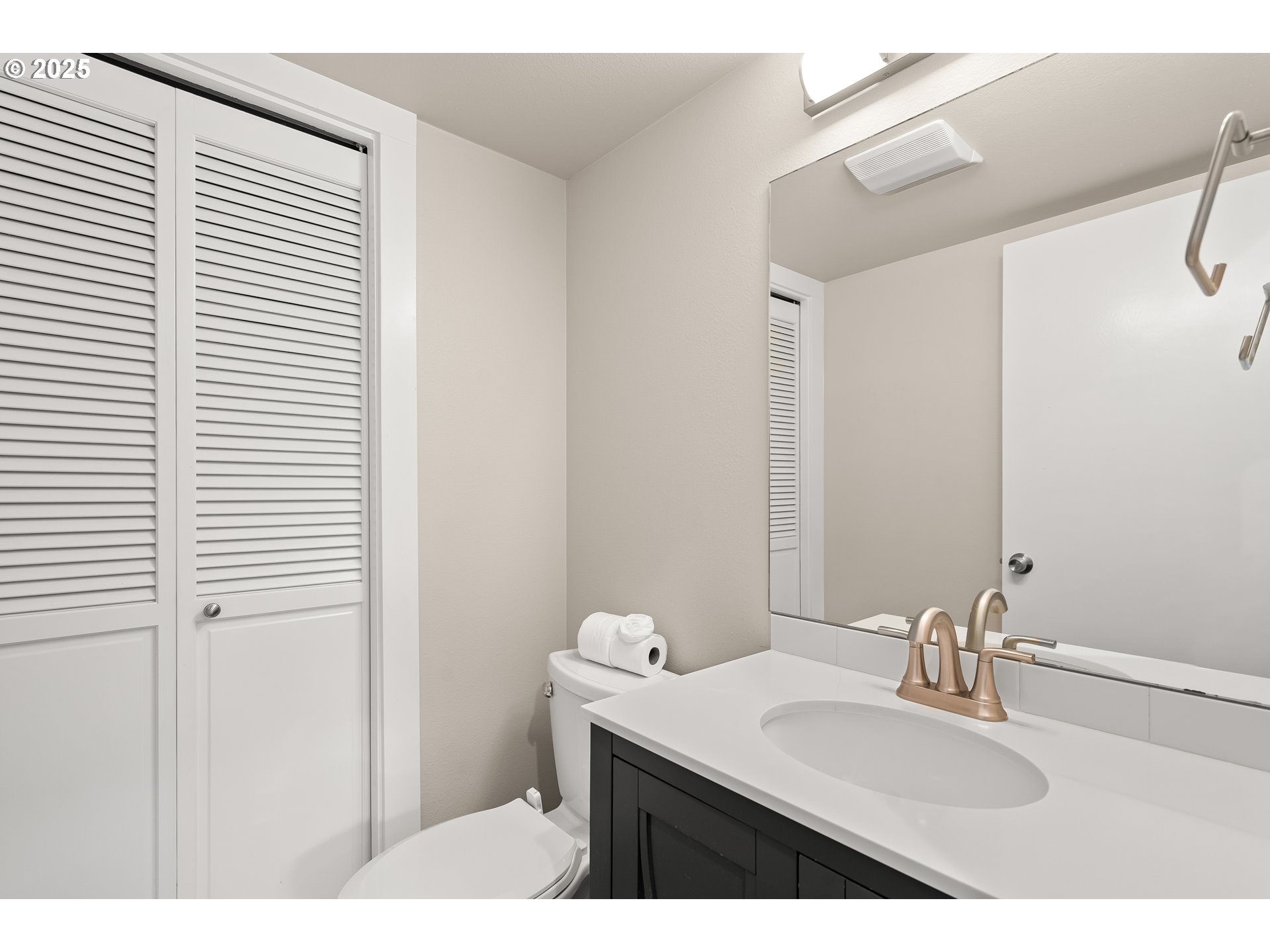 6233 Meridian Circle West Linn, OR 97068 - Photo 10 of 23 Bathroom