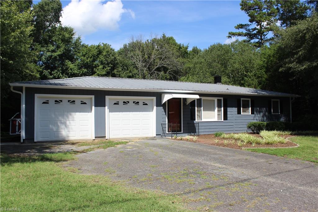253 Lake Road Thomasville, NC 27360 - Photo 1 of 11 Gallery Image 1