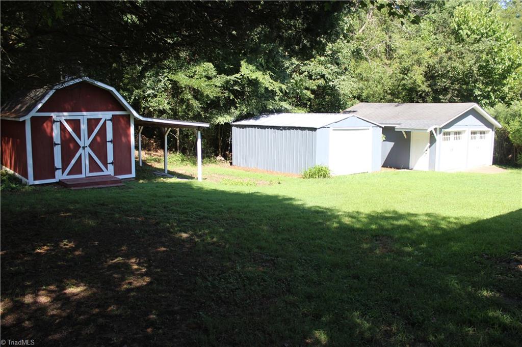 253 Lake Road Thomasville, NC 27360 - Photo 3 of 11 Gallery Image 3