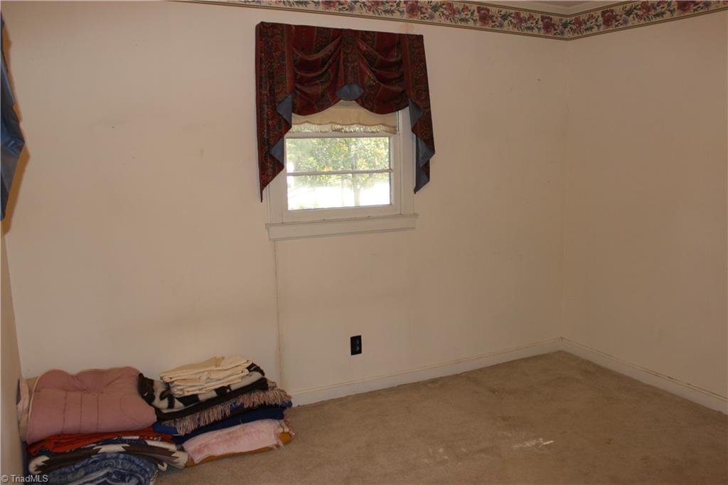 253 Lake Road Thomasville, NC 27360 - Photo 10 of 11 Gallery Image 10