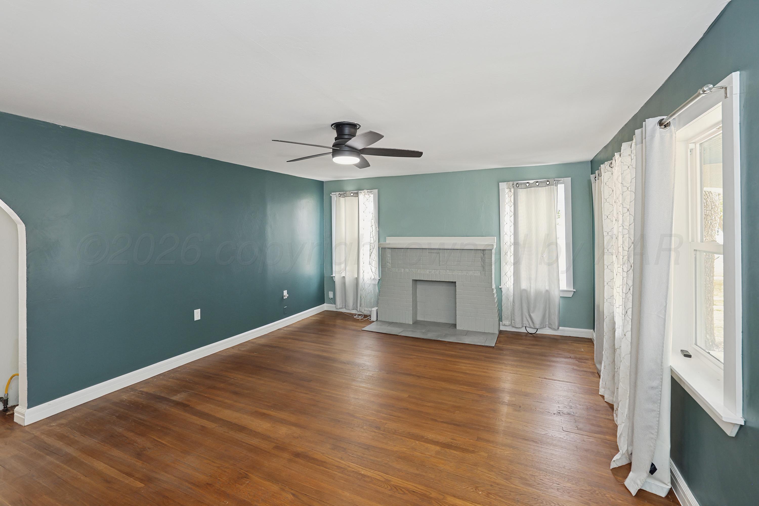 4249 Southwest 12th Avenue Amarillo, TX 79106 - Photo 4 of 25 4-Living Area