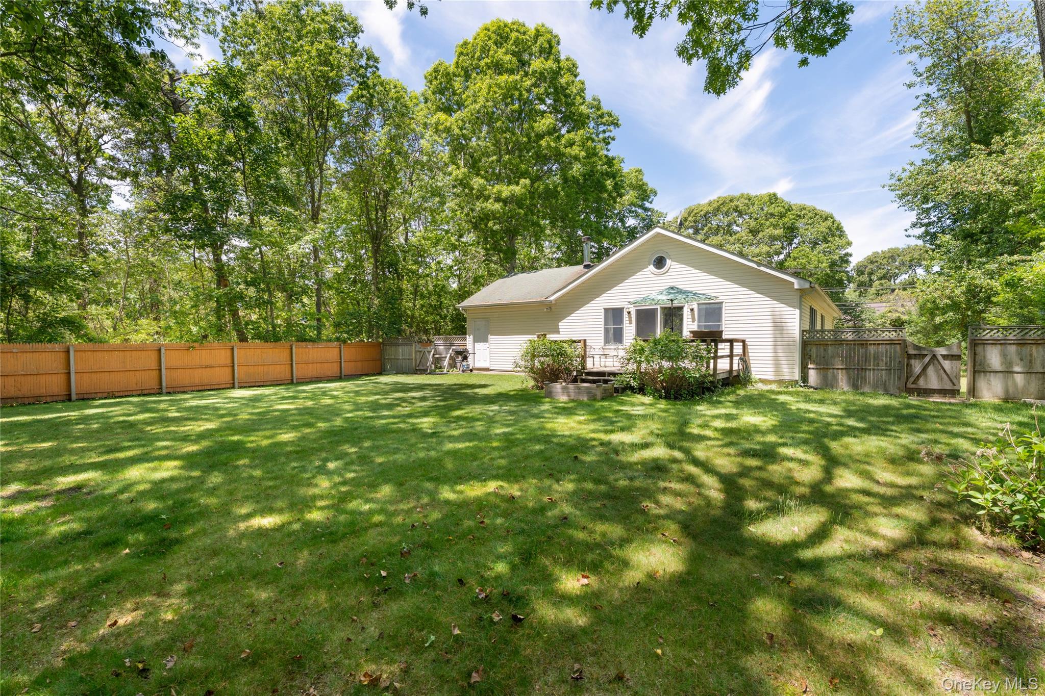 47 Suffolk Road Hampton Bays, NY 11946 - Photo 5 of 42