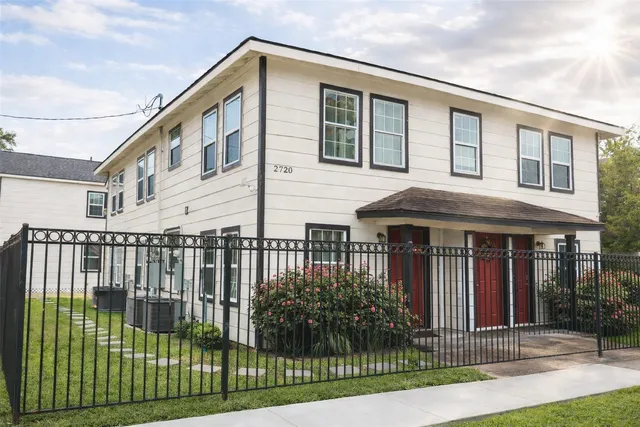 $1,950 | 2720 Truxillo Street, Unit 3, Houston, TX 77004
