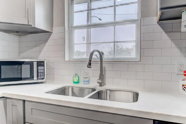 a close view of sink and tap