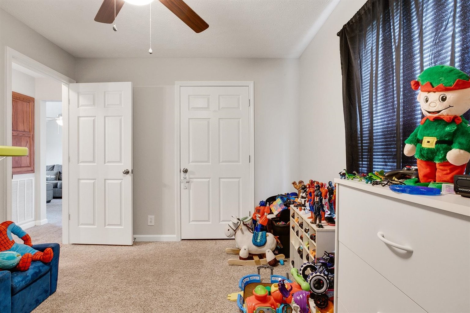 372 Freeland Road Portland, TN 37148 - Photo 29 of 41 a room with furniture and a window