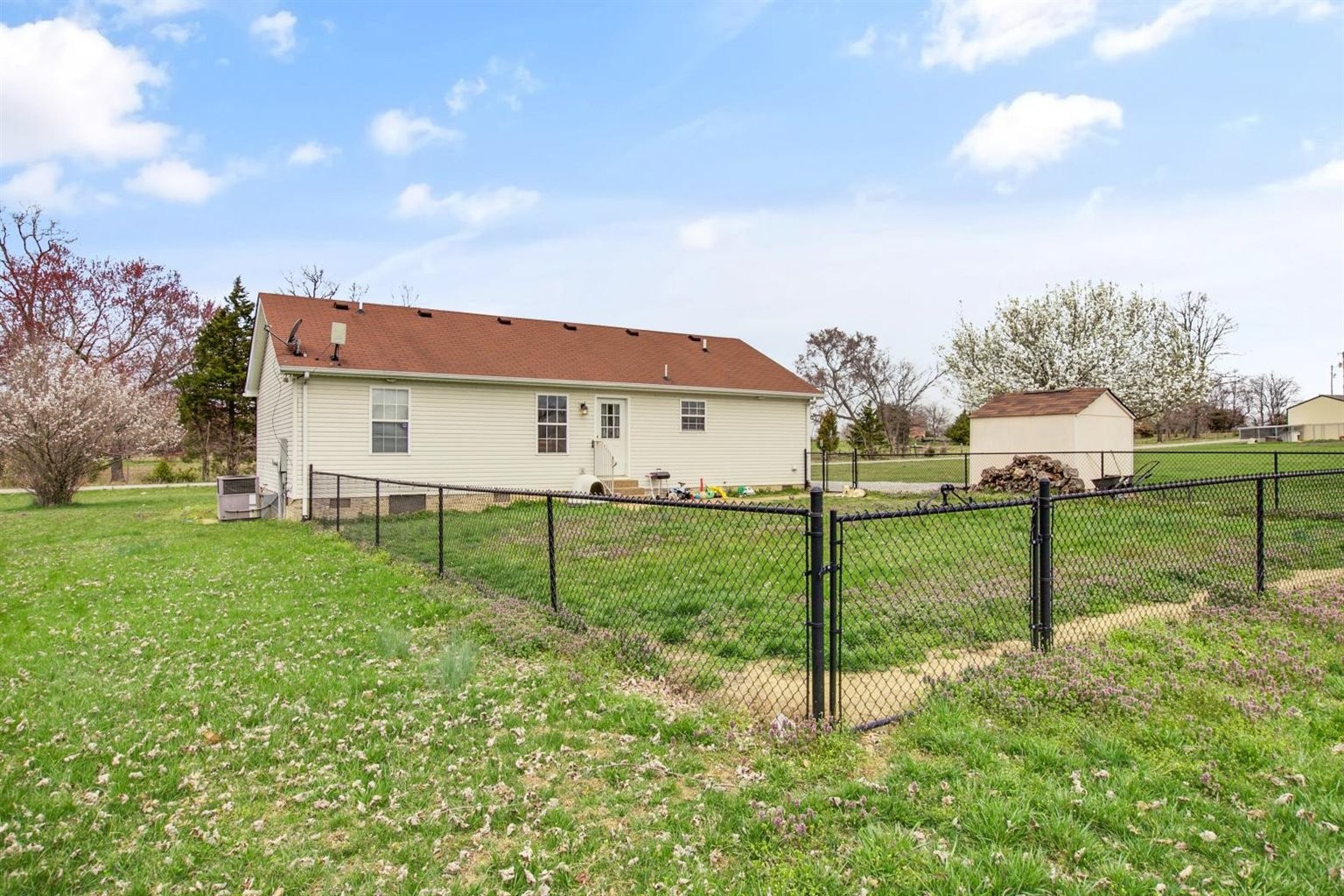 372 Freeland Road Portland, TN 37148 - Photo 34 of 41 a view of a house with backyard