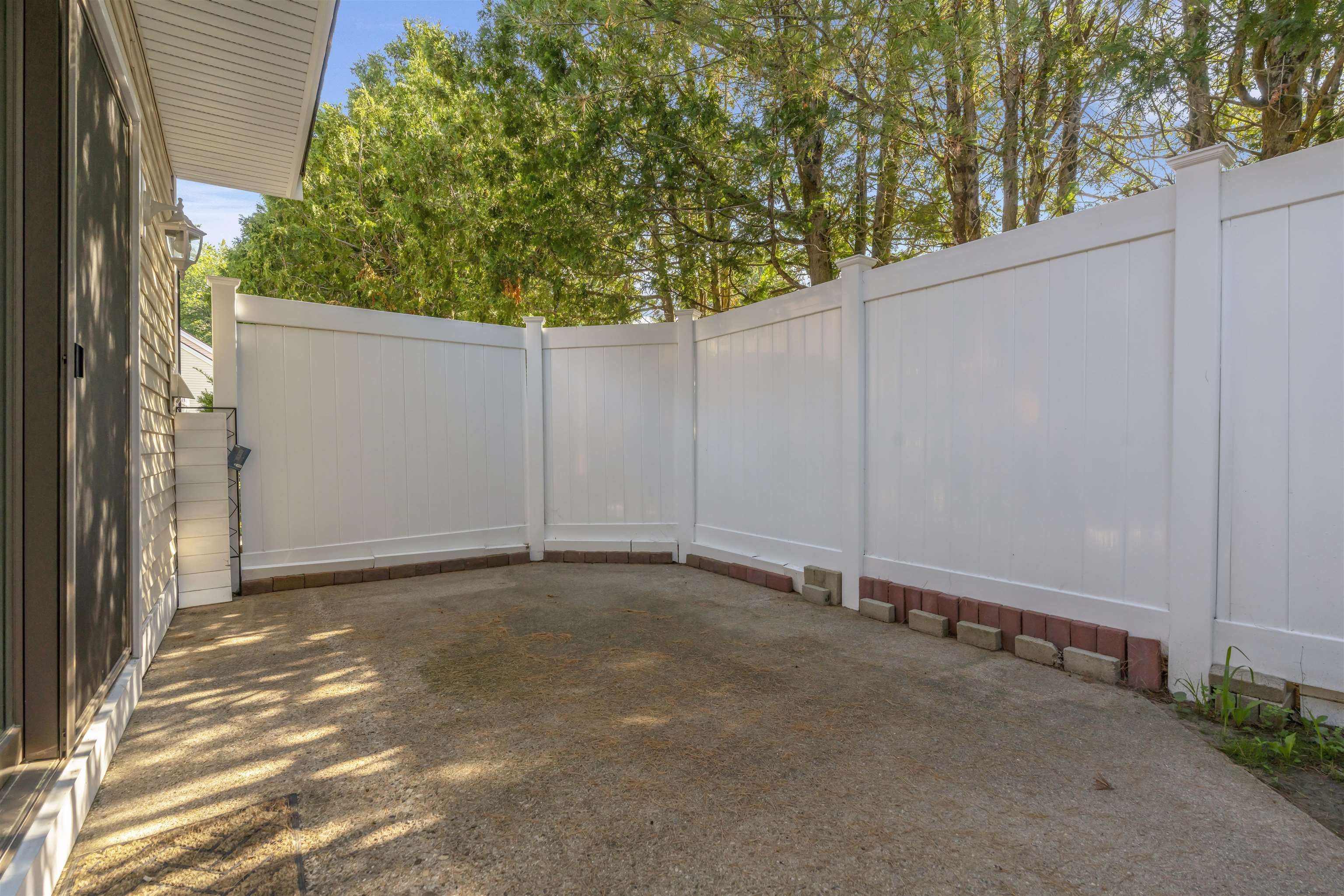 48 Franklin Heights Rochester, NH 03867 - Photo 26 of 36