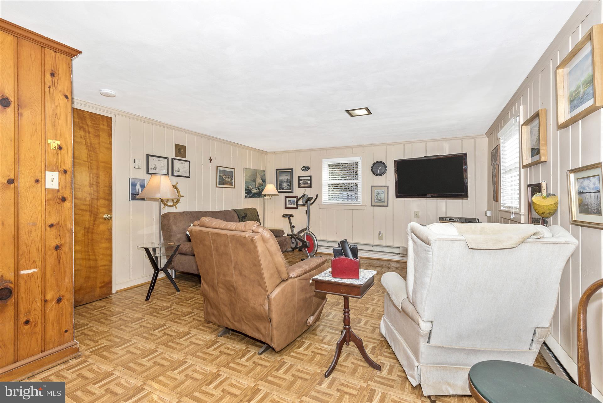 9819 Hawkins Creamery Road Damascus, MD 20872 - Photo 20 of 30 Living Room