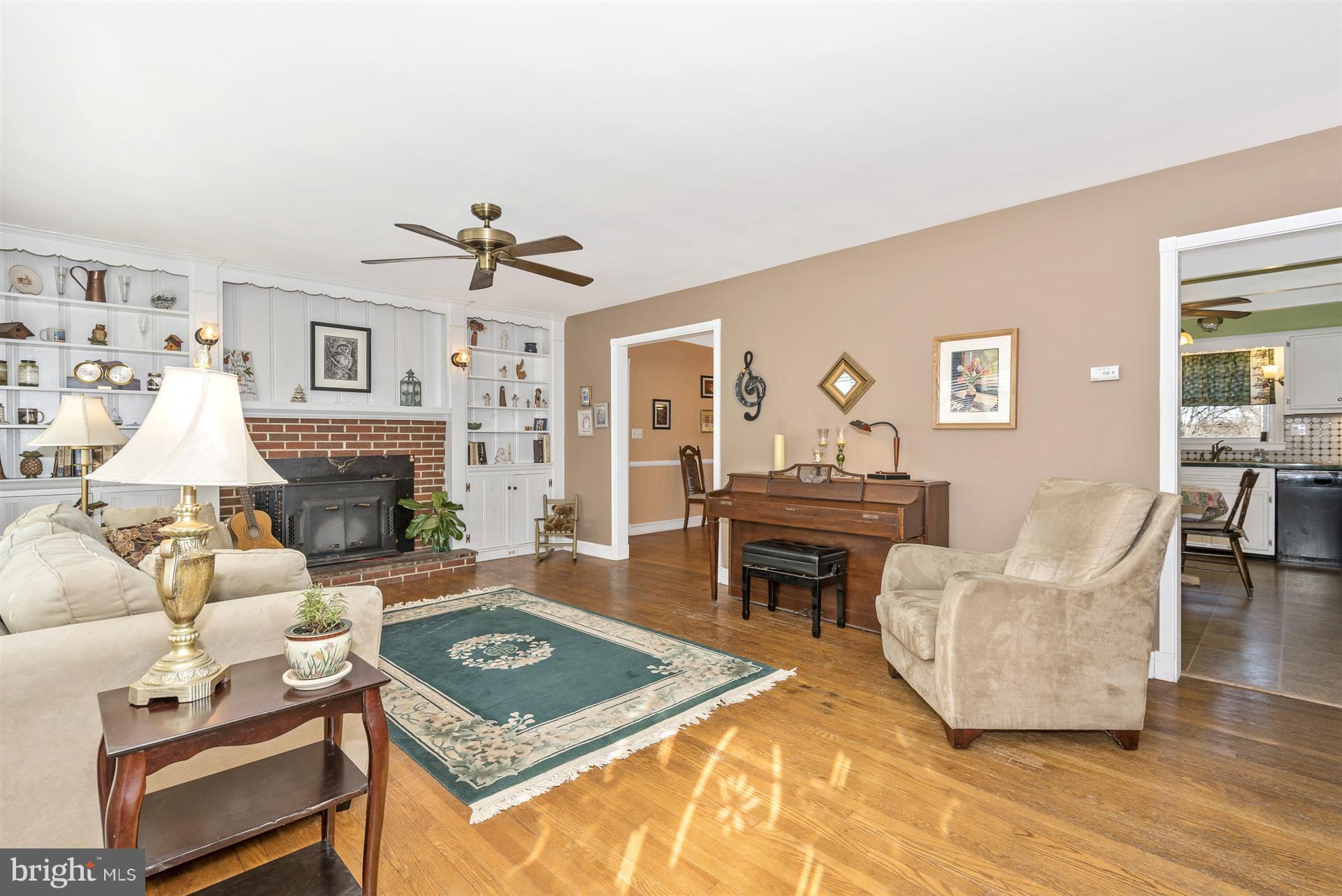 9819 Hawkins Creamery Road Damascus, MD 20872 - Photo 3 of 30 Family Room