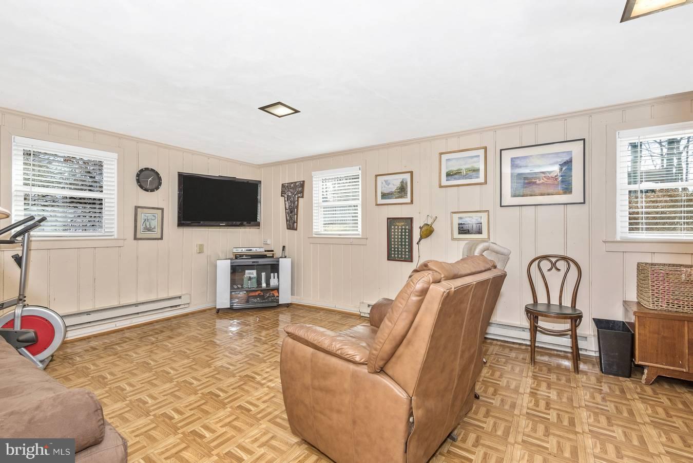 9819 Hawkins Creamery Road Damascus, MD 20872 - Photo 22 of 30 Living Room