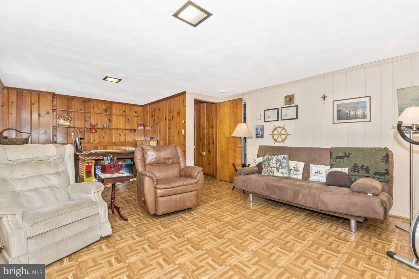 9819 Hawkins Creamery Road Damascus, MD 20872 - Photo 23 of 30 Living Room