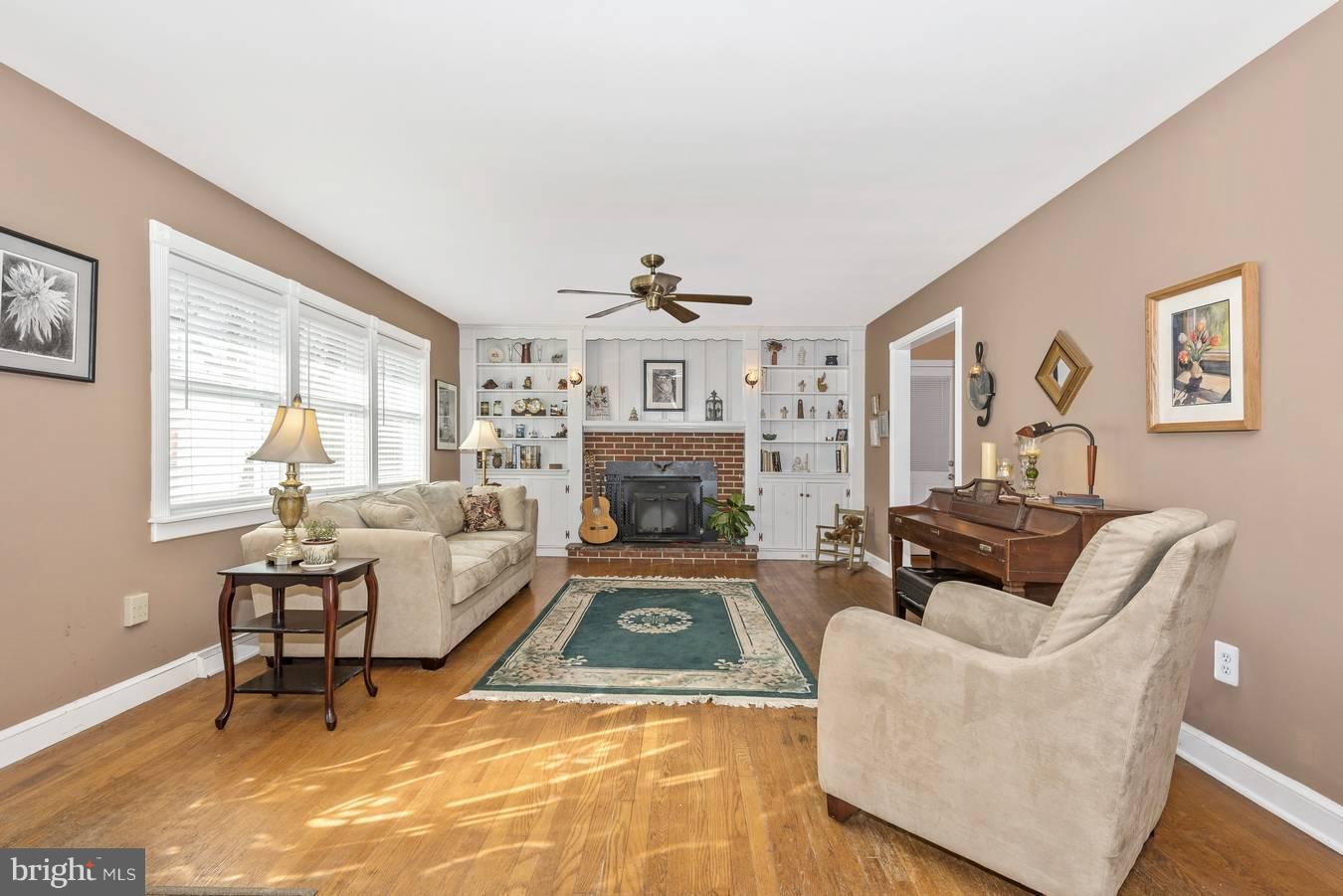 9819 Hawkins Creamery Road Damascus, MD 20872 - Photo 4 of 30 Family Room