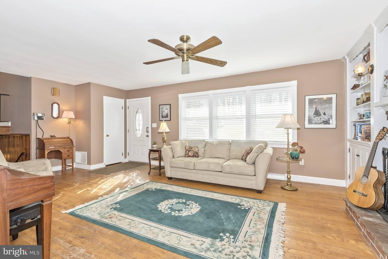 9819 Hawkins Creamery Road Damascus, MD 20872 - Photo 8 of 30 Family Room