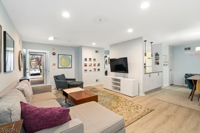 $385,000 | 42 Larkin Circle, West Orange, NJ 07052