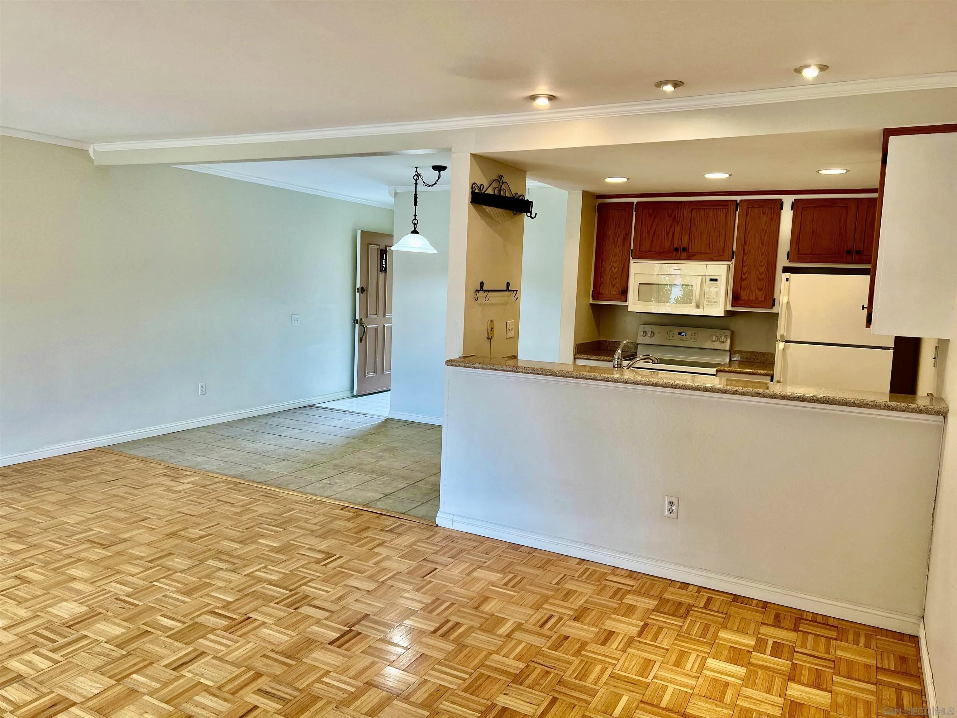 5989 Rancho Mission Road, Unit 107 San Diego, CA 92108 - Photo 5 of 16 Gallery Image 5