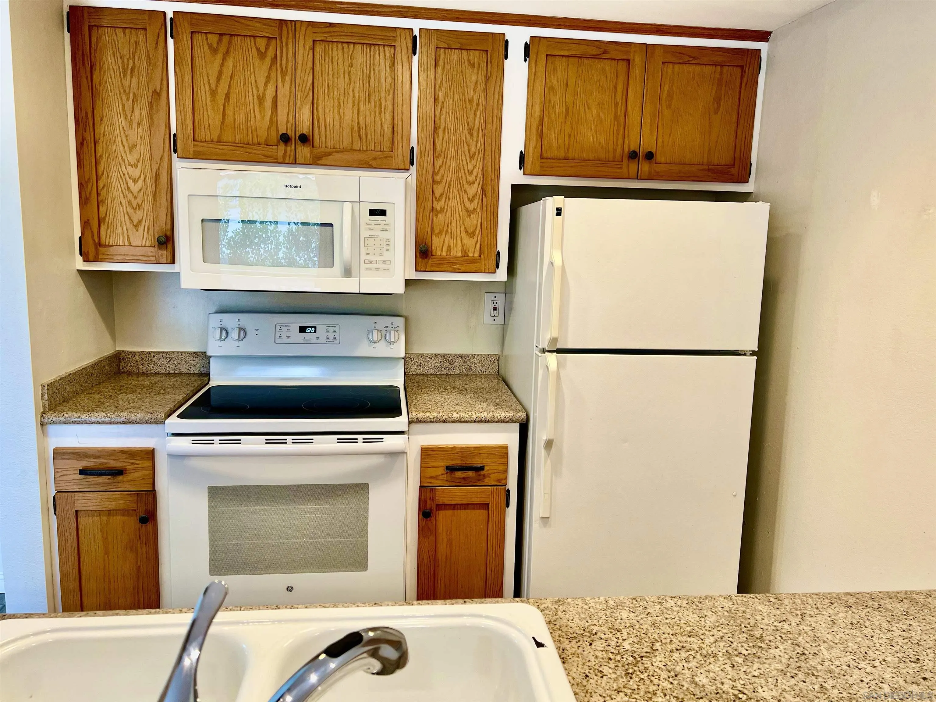 5989 Rancho Mission Road, Unit 107 San Diego, CA 92108 - Photo 6 of 16 Gallery Image 6