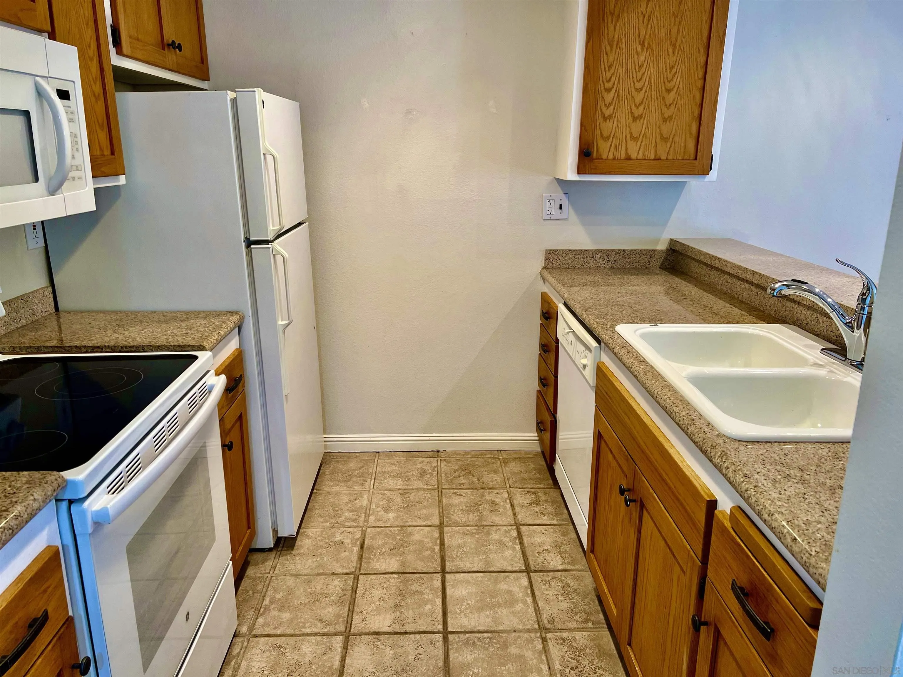 5989 Rancho Mission Road, Unit 107 San Diego, CA 92108 - Photo 8 of 16 Gallery Image 8