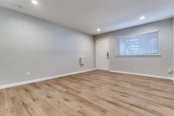 $999 | 4618 Reiger Avenue, Unit 101, Dallas, TX 75246