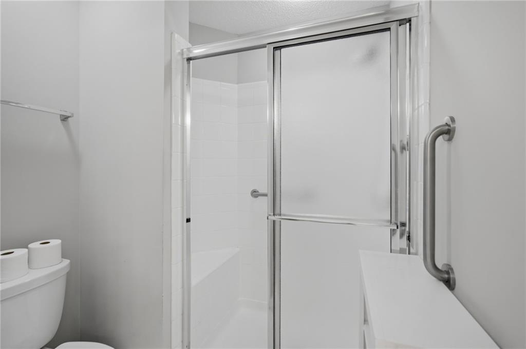 2994 Oakside Circle Alpharetta, GA 30004 - Photo 23 of 32 a bathroom with a shower