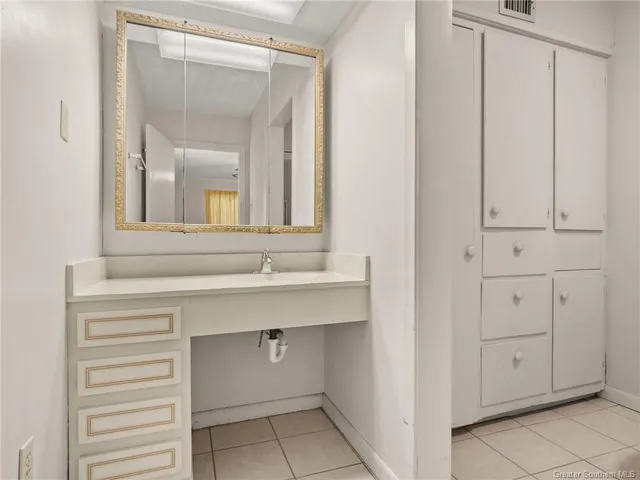 $229,500 | 1710 West Sale Road, Lake Charles, LA 70605