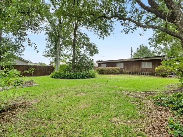 $189,500 | 1710 West Sale Road, Lake Charles, LA 70605