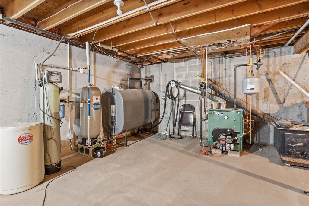 93 Turner Road Townsend, MA 01469 - Photo 28 of 32 a view of a room with gym equipment