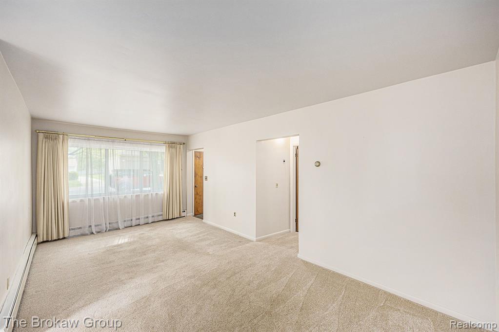 2724 Harrison Avenue Rochester Hills, MI 48307 - Photo 5 of 20