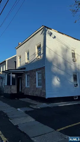 a front view of house with yard