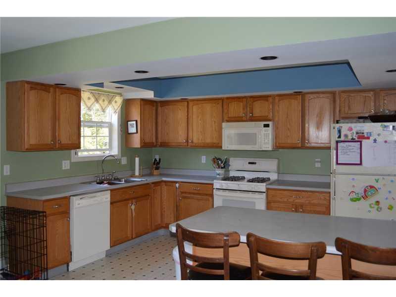 35 Vista Ridge Glenburn, ME 04401 - Photo 18 of 26 Kitchen.