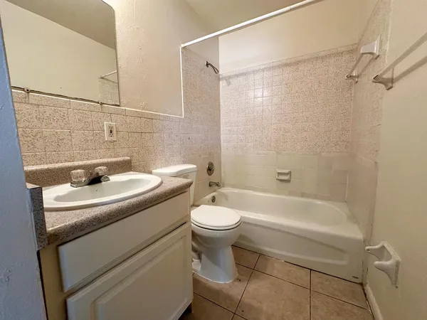 $1,350 | 300 20th Street, Unit 8, West Palm Beach, FL 33407