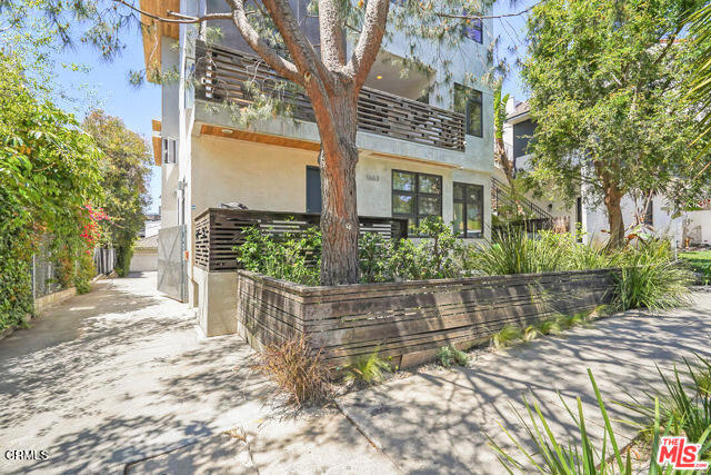 1663 Selby Avenue, Unit 3 Los Angeles, CA 90024 - Photo 3 of 9 1663 Selby - Pic #14 edited