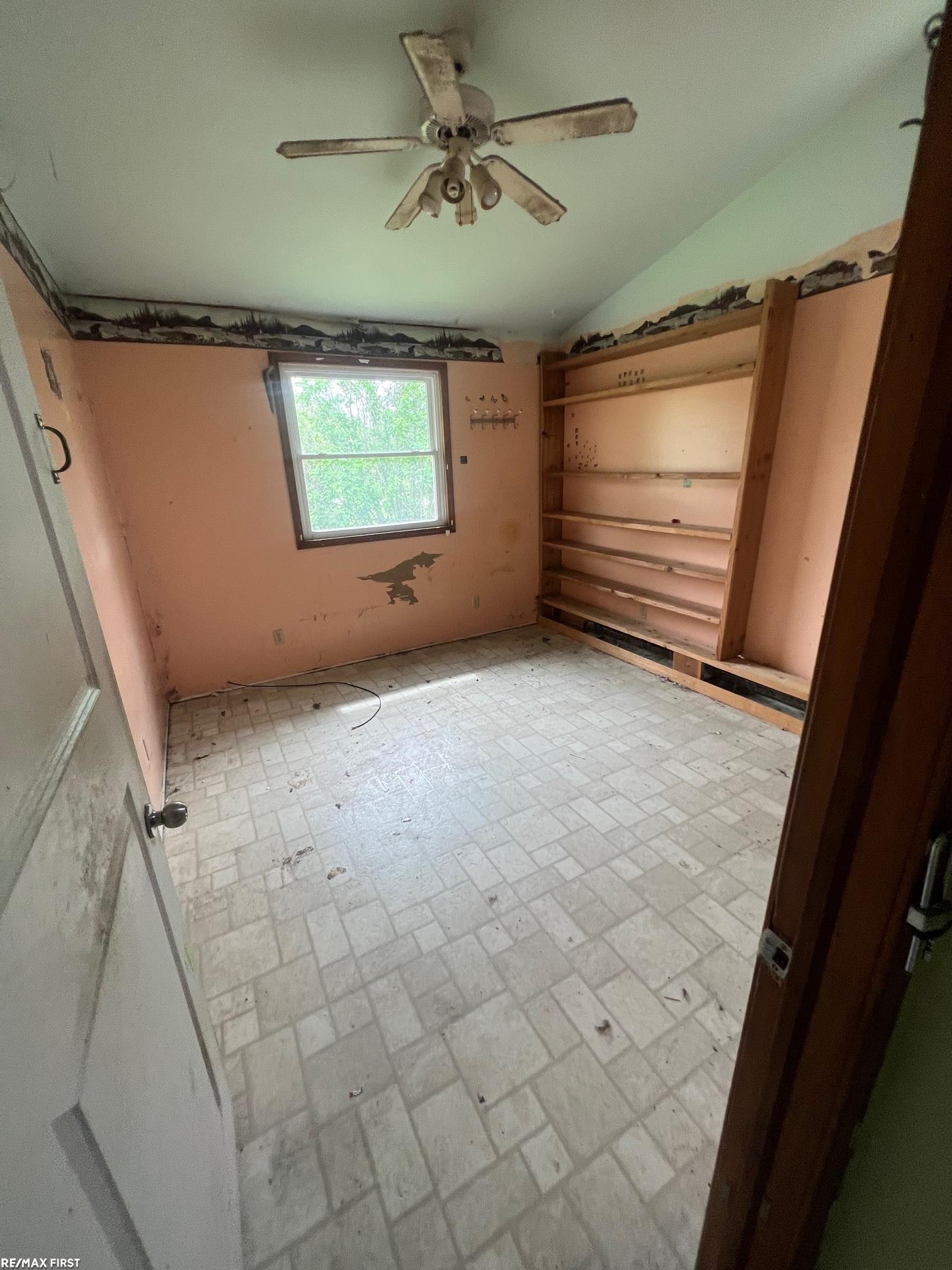 6435 Johnson Flushing, MI 48433 - Photo 5 of 25 50141267-2947633a-1b38-41f0-8d48-2e42a4f93777.JPG
