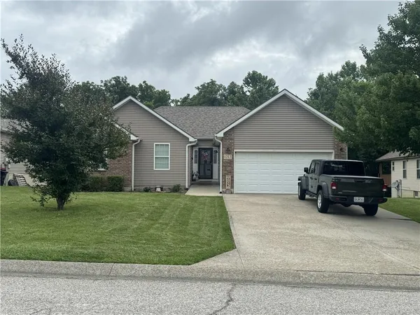 $369,900 | 1212 Nottingham Drive, Warrensburg, MO 64093