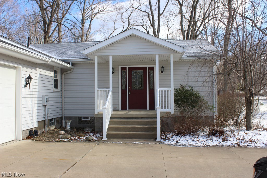 2937 Mayfair Road Akron, OH 44312 - Photo 3 of 26 Entrance with beveled glass door & side lights*