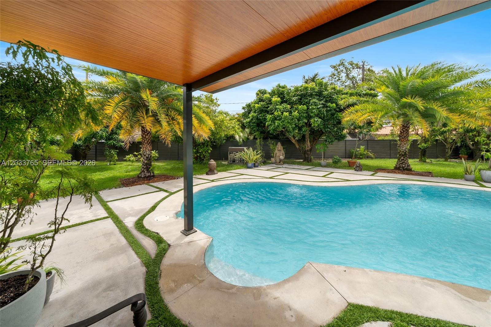 8535 Southwest 100th Avenue Miami, FL 33176 - Photo 32 of 36