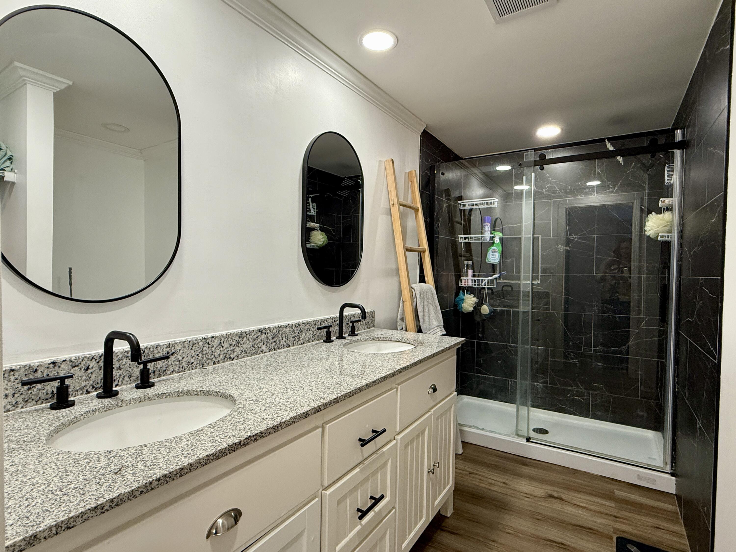 10199 Ga Highway Stapleton, GA 30823 - Photo 16 of 30 Primary Bathroom